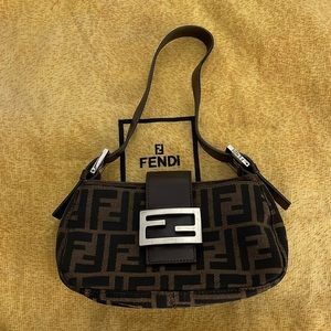 Fendi baguette pre loved♥️Very good condition!